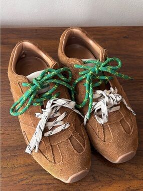 Steve Madden AZIEL CAMEL SUEDE Sneakers with Green Accent Laces